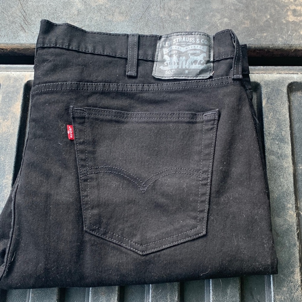 Men Levi Jean size 44x30 style 502